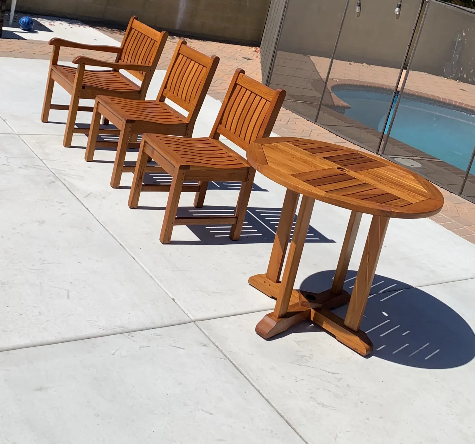 Restored outdoor wood chairs and round table — Basic Finish